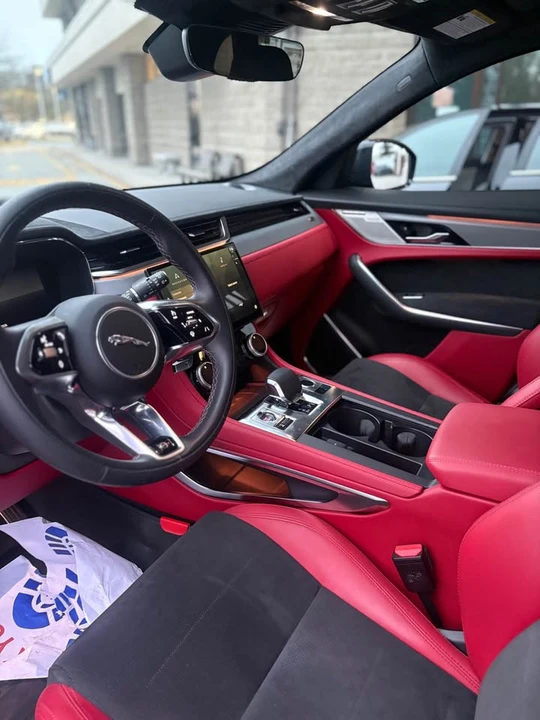 2024 Jaguar F-Pace SVR - Image 6 of 10