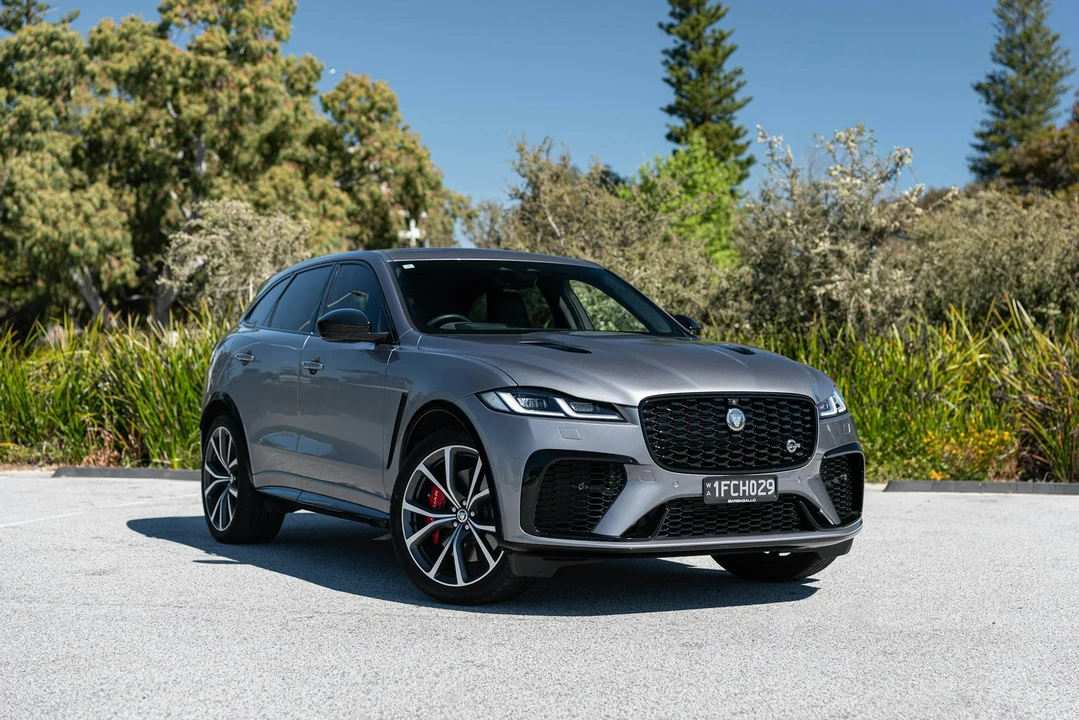 2024 Jaguar F-Pace SVR - Image 17 of 21