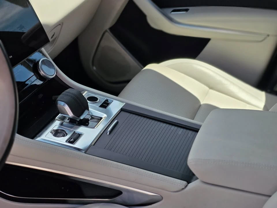 2024 Jaguar F-Pace - Image 13 of 18