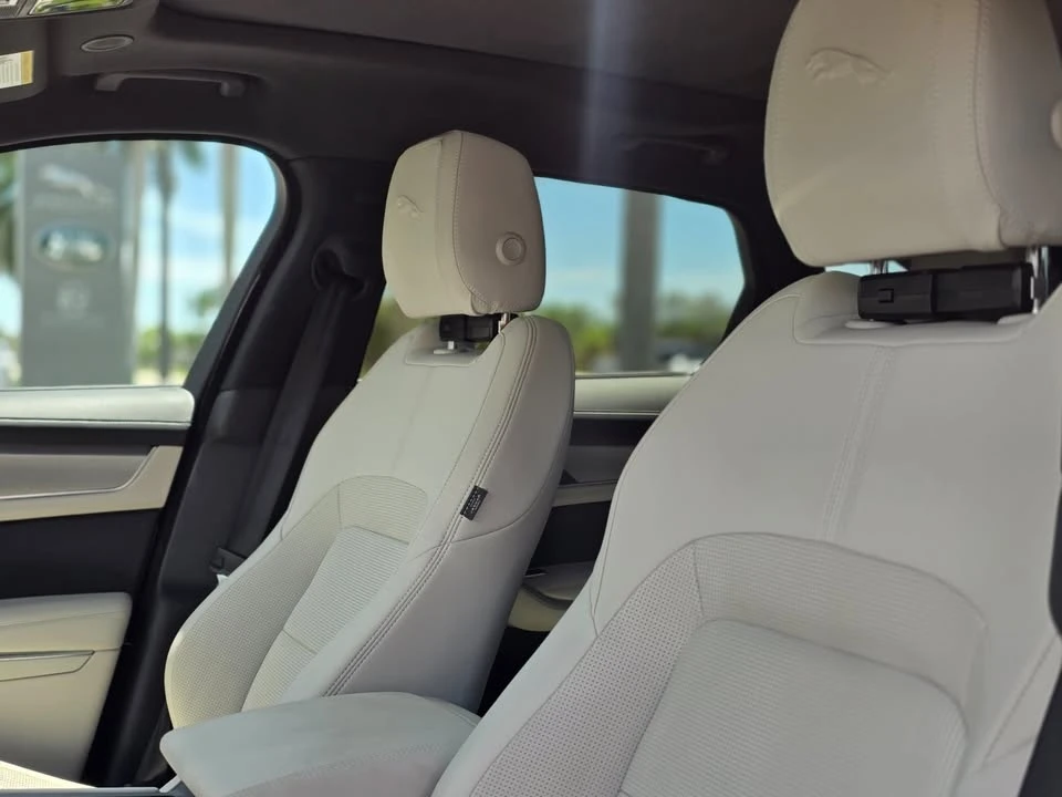 2024 Jaguar F-Pace - Image 10 of 18
