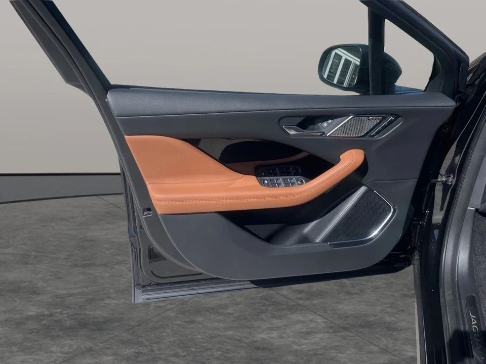 2024 Jaguar I-Pace - Image 9 of 12