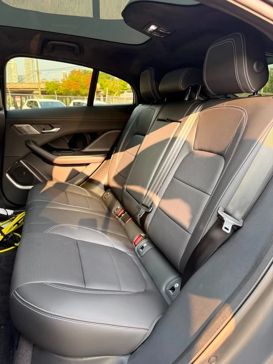 2024 Jaguar I-Pace - Image 15 of 15