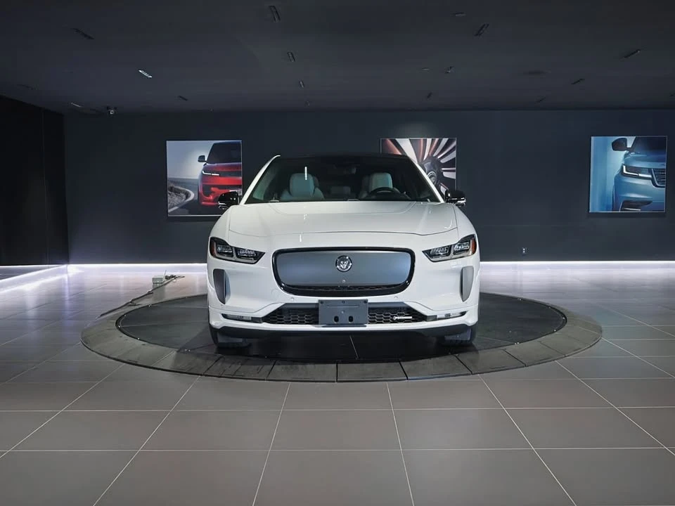 2024 Jaguar I-Pace - Image 3 of 19