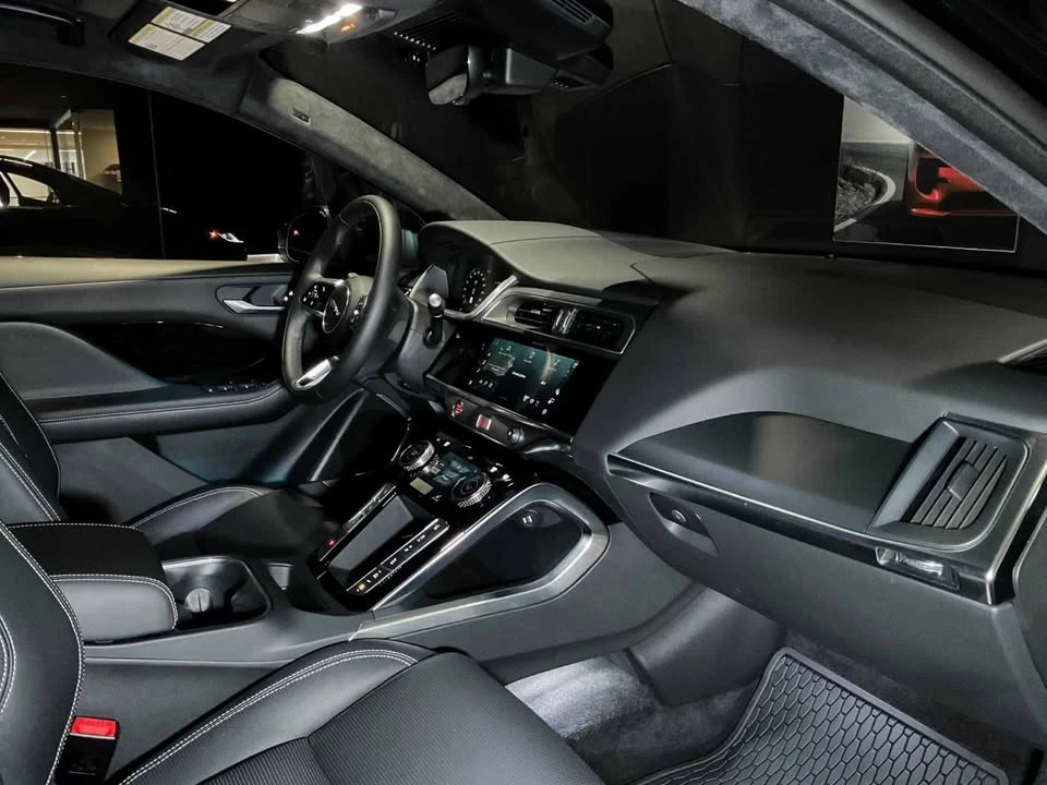 2024 Jaguar I-Pace - Image 17 of 19