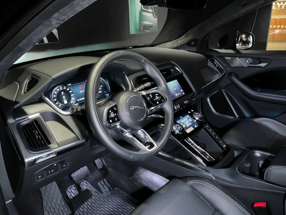 2024 Jaguar I-Pace - Image 10 of 19
