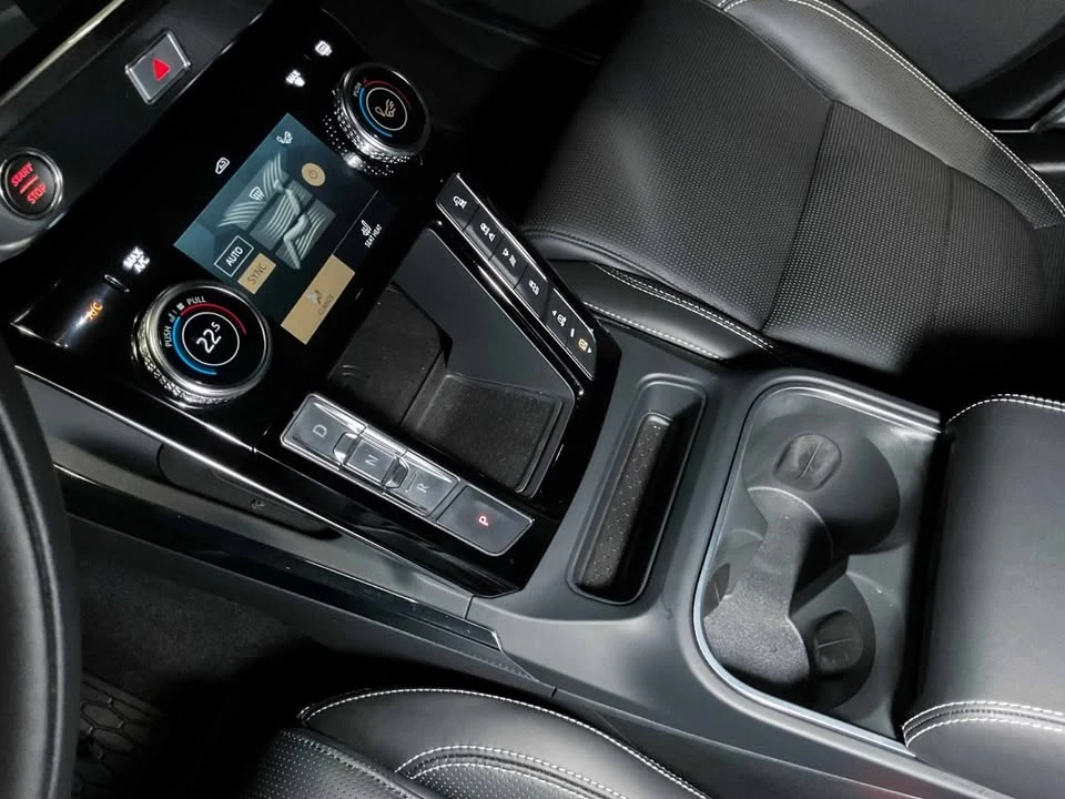 2024 Jaguar I-Pace - Image 13 of 19