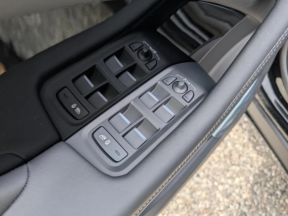 2024 Jaguar I-Pace - Image 12 of 20