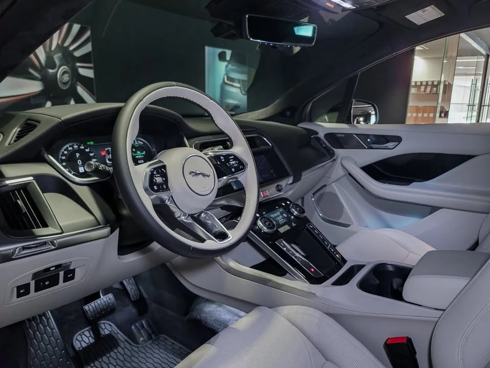 2024 Jaguar I-Pace - Image 11 of 20