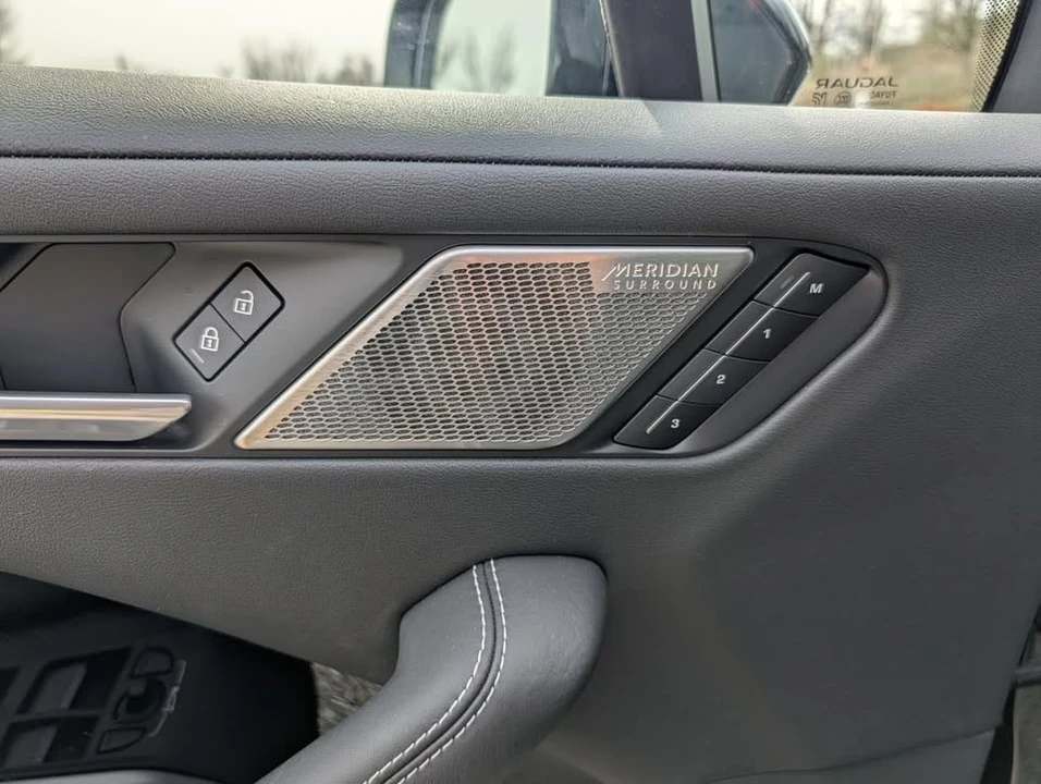 2024 Jaguar I-Pace - Image 10 of 20