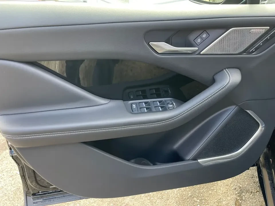 2024 Jaguar I-Pace - Image 11 of 14