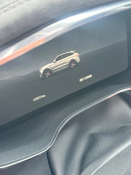2024 Jaguar F-Pace SVR - Image 7 of 10