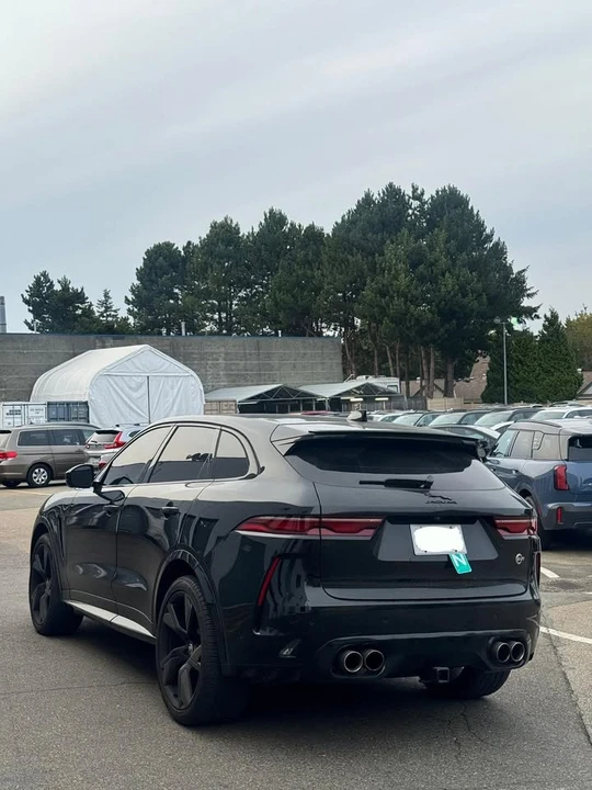 2024 Jaguar F-Pace SVR - Image 6 of 10