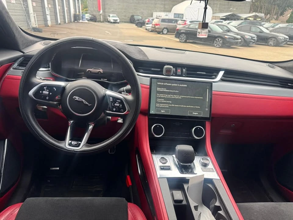 2024 Jaguar F-Pace SVR - Image 4 of 10