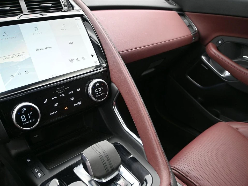 2024 Jaguar E-Pace - Image 5 of 10