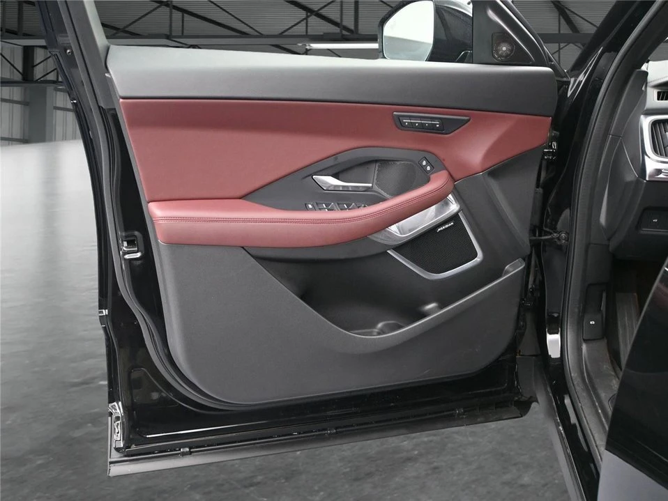2024 Jaguar E-Pace - Image 9 of 10