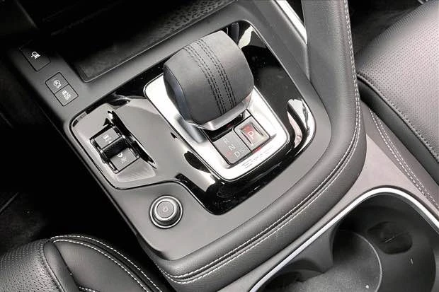 2024 Jaguar E-Pace - Image 12 of 18