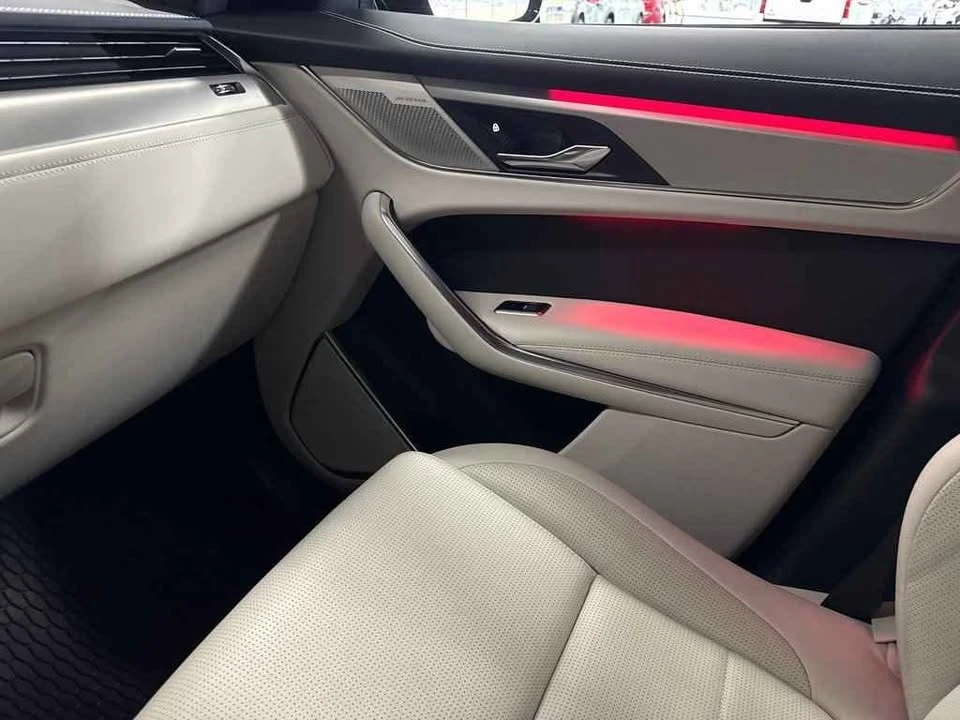2024 Jaguar F-Pace - Image 14 of 19
