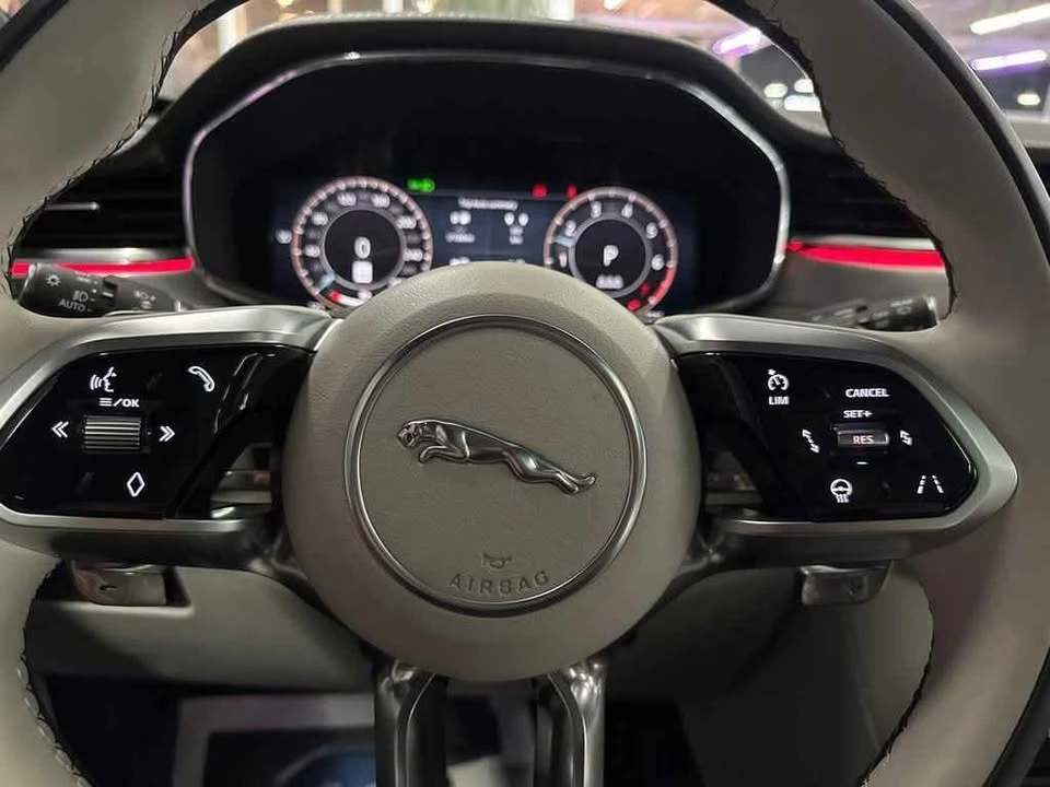 2024 Jaguar F-Pace - Image 11 of 19