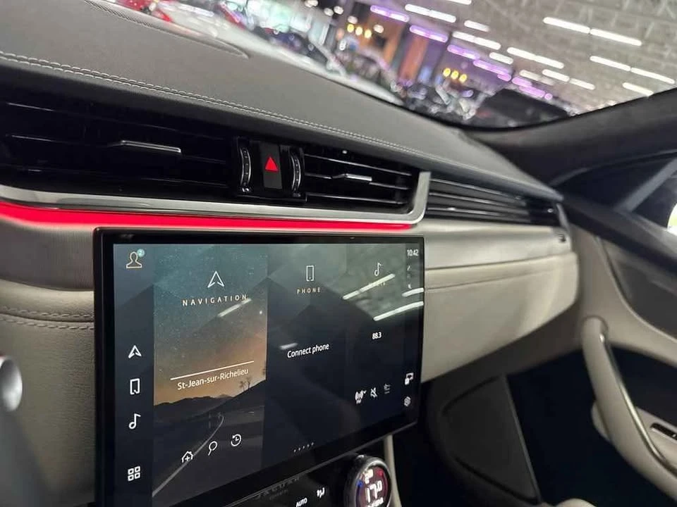 2024 Jaguar F-Pace - Image 15 of 19