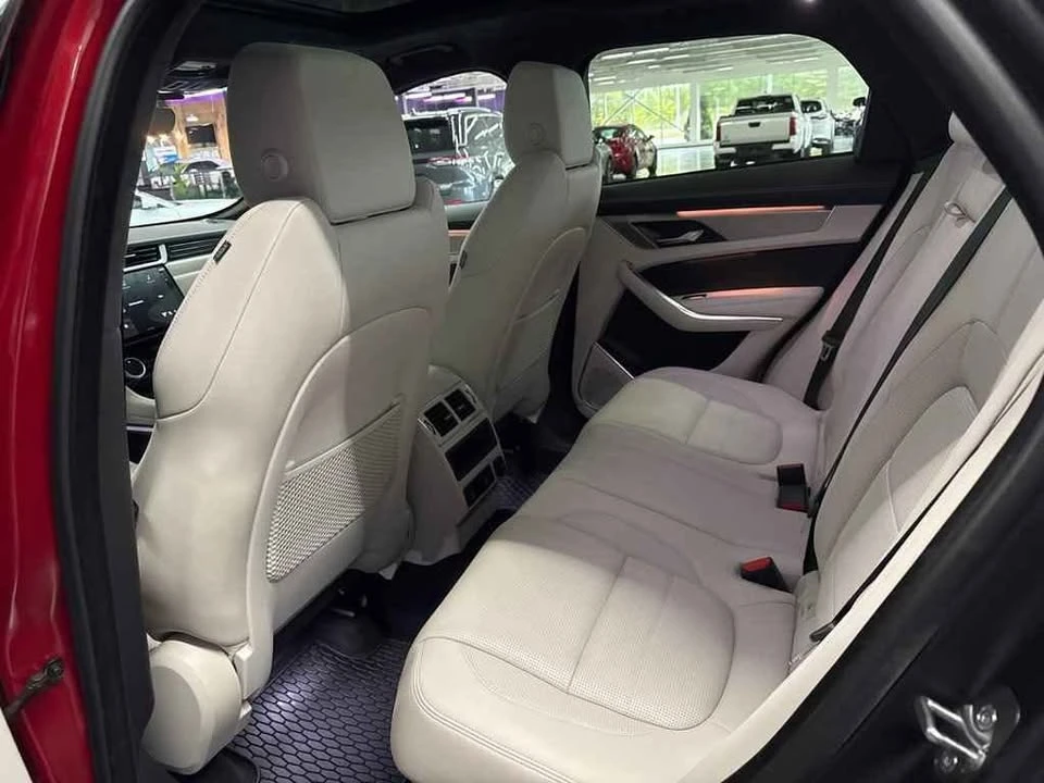 2024 Jaguar F-Pace - Image 9 of 19