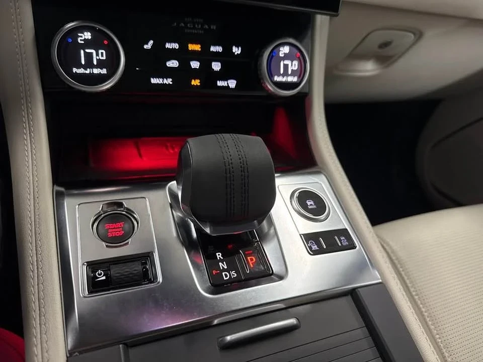 2024 Jaguar F-Pace - Image 17 of 19
