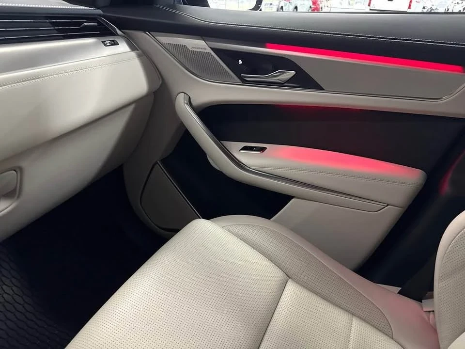 2024 Jaguar F-Pace - Image 18 of 19