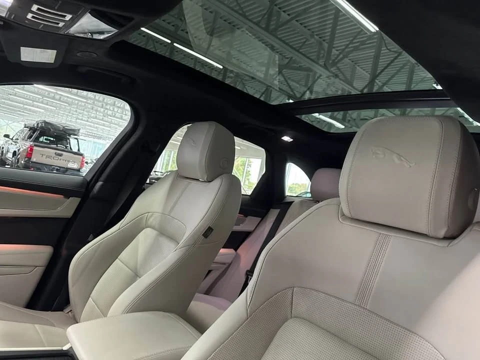 2024 Jaguar F-Pace - Image 11 of 19