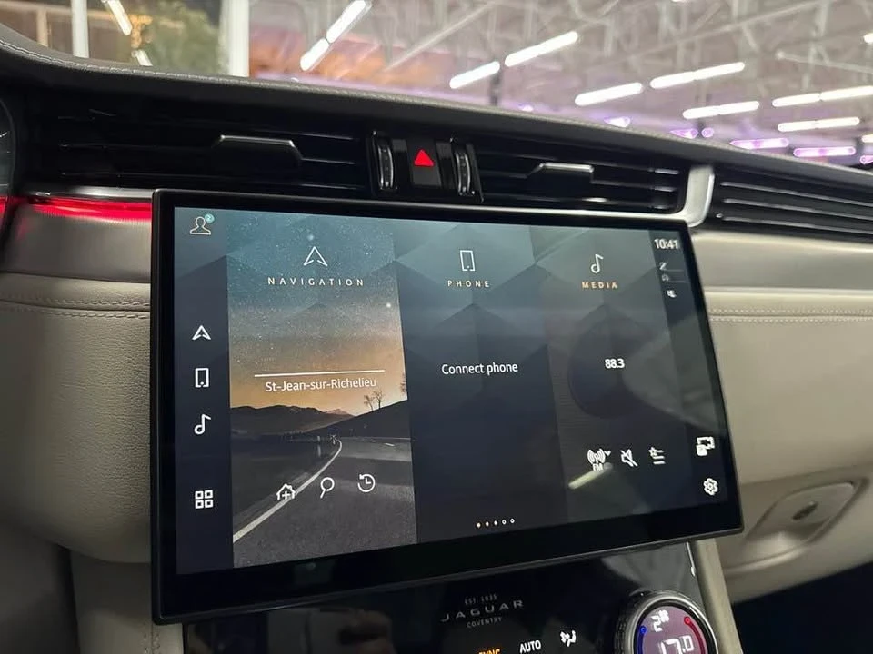 2024 Jaguar F-Pace - Image 15 of 19