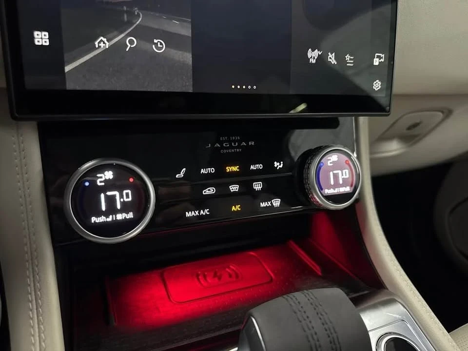 2024 Jaguar F-Pace - Image 16 of 19