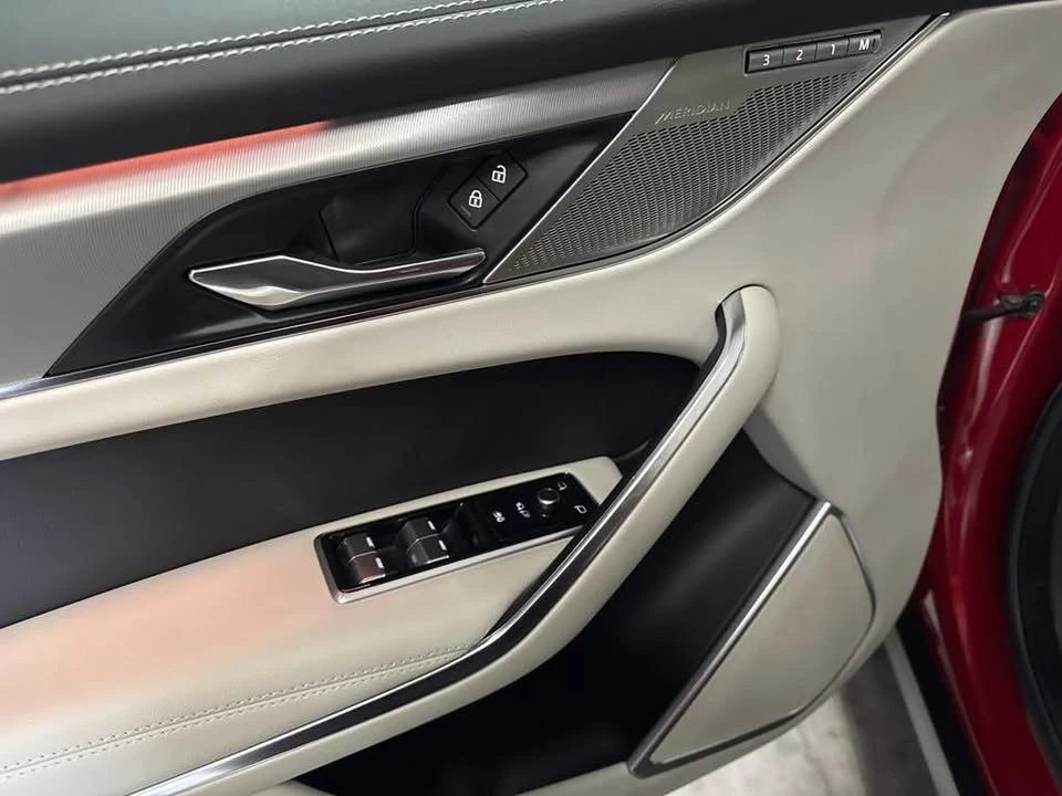 2024 Jaguar F-Pace - Image 12 of 19