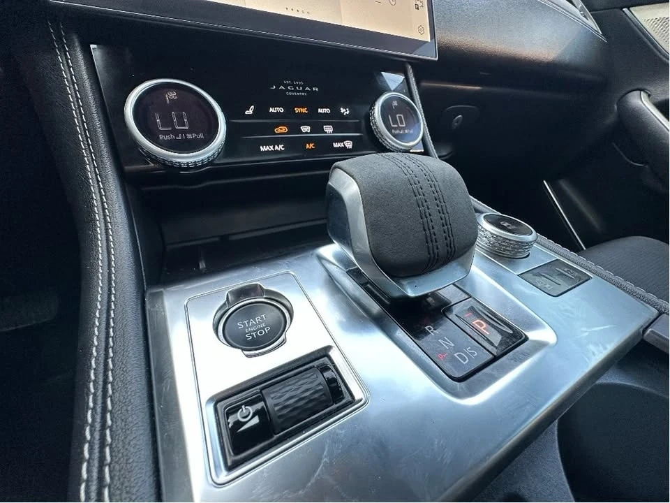 2024 Jaguar F-Pace - Image 15 of 20