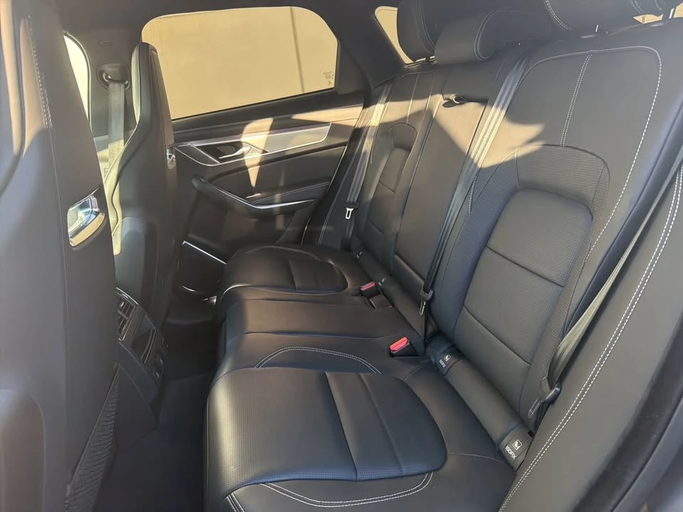 2024 Jaguar F-Pace - Image 7 of 16