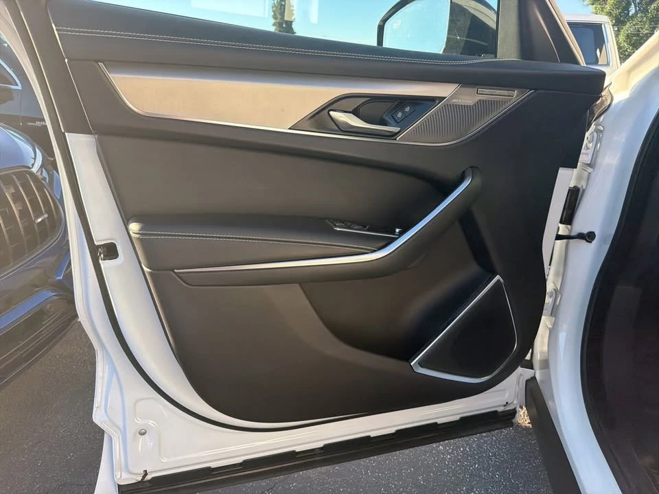 2024 Jaguar F-Pace - Image 11 of 16