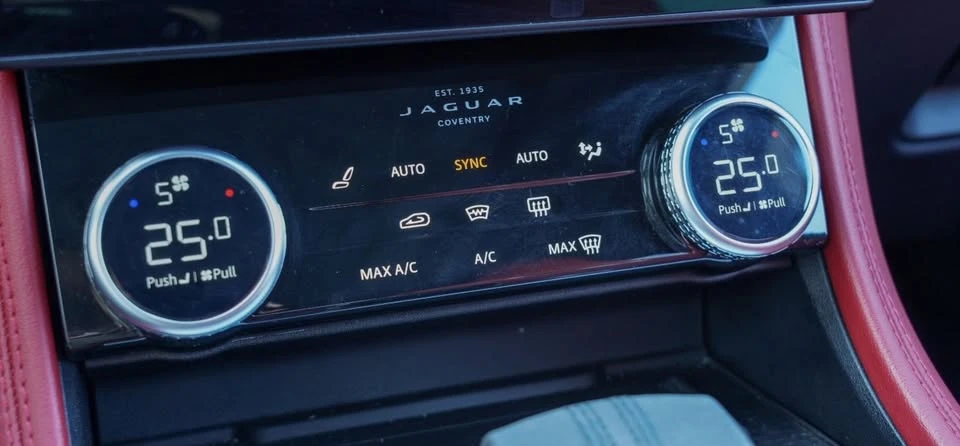 2024 Jaguar F-Pace - Image 15 of 20