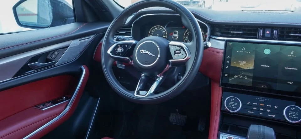 2024 Jaguar F-Pace - Image 19 of 20