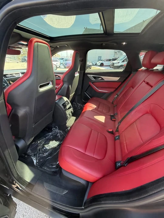 2024 Jaguar F-Pace - Image 15 of 19