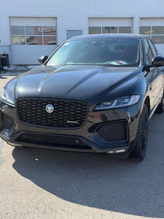 2024 Jaguar F-Pace - Image 2 of 19
