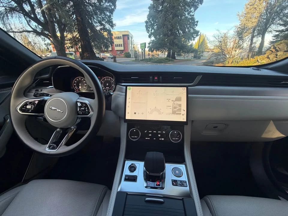2024 Jaguar F-Pace - Image 9 of 19