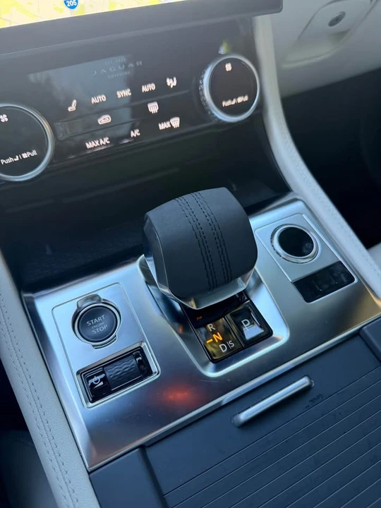 2024 Jaguar F-Pace - Image 18 of 19