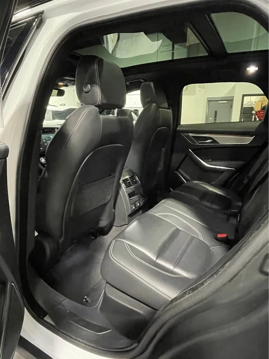 2024 Jaguar F-Pace - Image 9 of 13