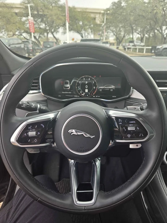 2024 Jaguar F-Pace - Image 11 of 18