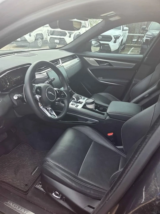 2024 Jaguar F-Pace - Image 10 of 18