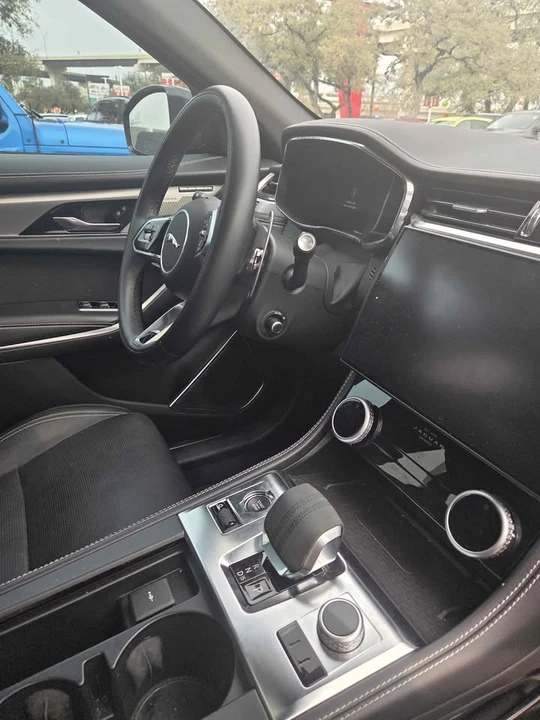 2024 Jaguar F-Pace - Image 17 of 18