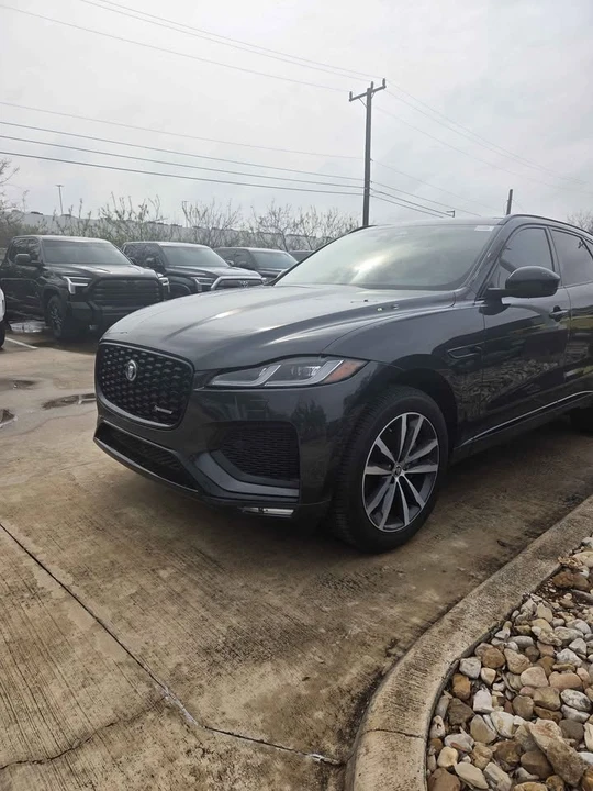 2024 Jaguar F-Pace - Image 3 of 18