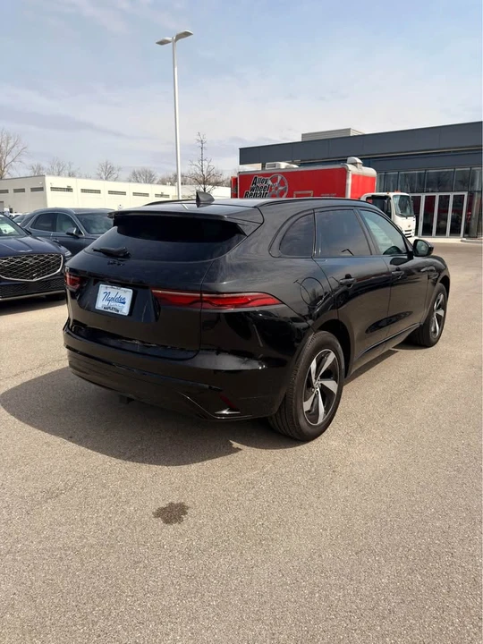 2024 Jaguar F-Pace - Image 15 of 19