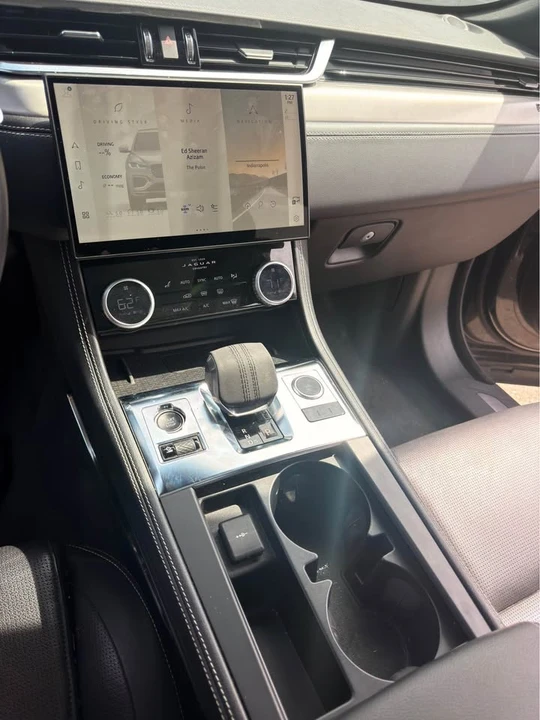 2024 Jaguar F-Pace - Image 7 of 19