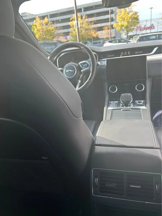 2024 Jaguar F-Pace - Image 7 of 8