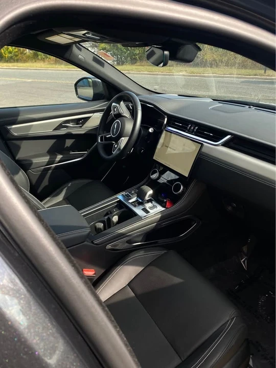 2024 Jaguar F-Pace - Image 8 of 15