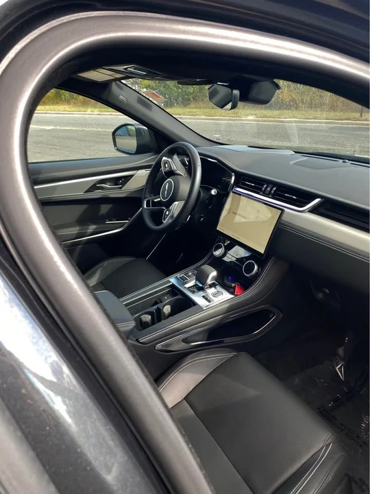 2024 Jaguar F-Pace - Image 14 of 15