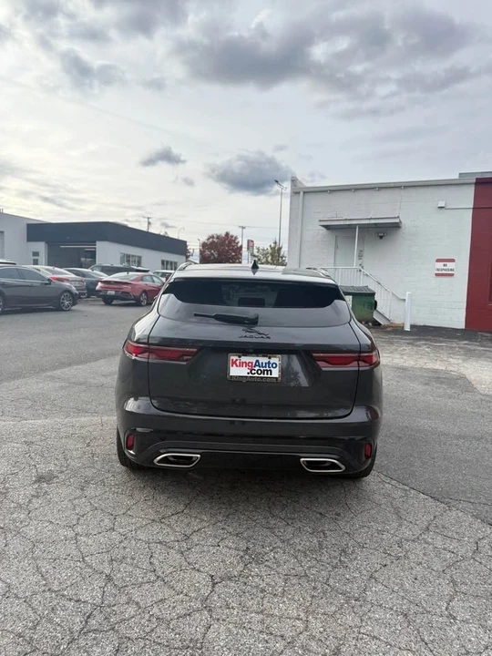 2024 Jaguar F-Pace - Image 10 of 13
